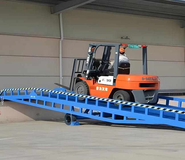 当雄移动式卸货平台（叉车用）